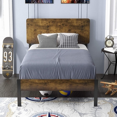 Quadro gêmeo da cama do metal da plataforma com as venezianas de madeira da cabeceira e do ferro